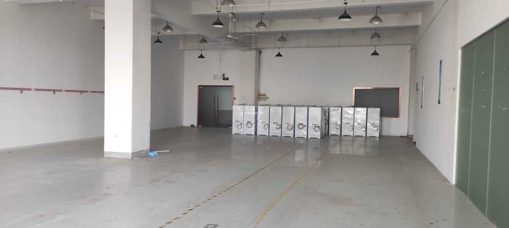 两部3吨货梯,高8米