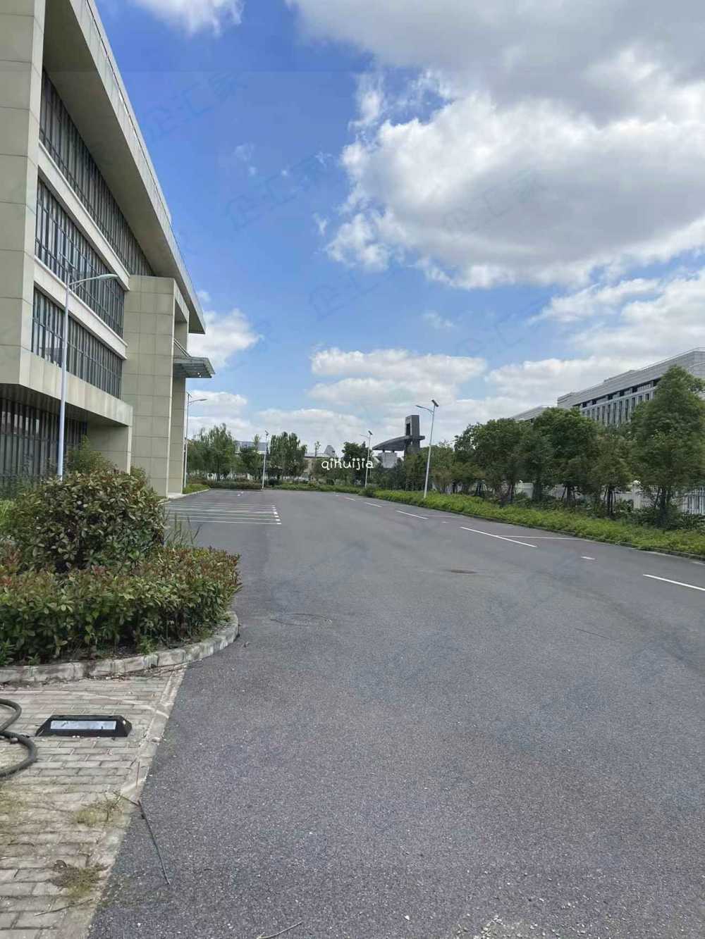 花园厂房,层高12米，有牛腿可架行车