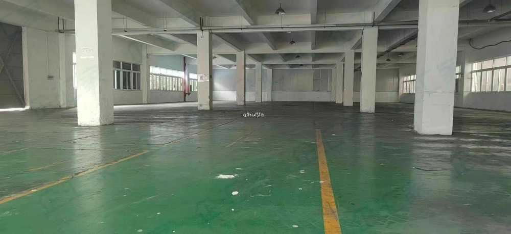 一楼2300平方,带卸货雨棚,104地块厂房