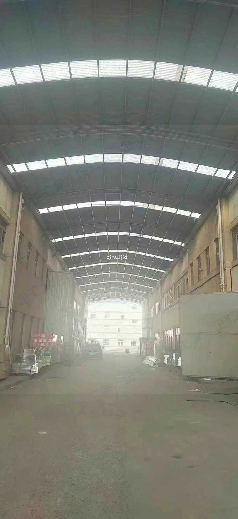 一楼2300平方,带卸货雨棚,104地块厂房