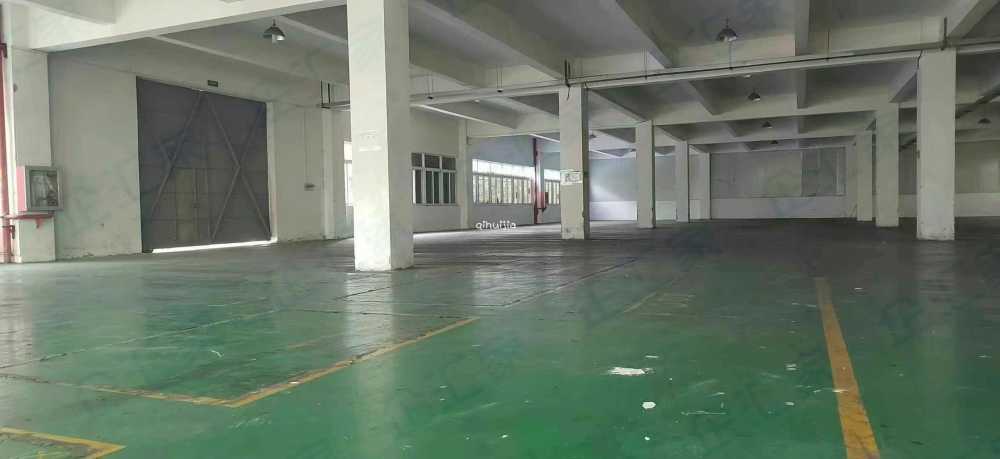 一楼2300平方,带卸货雨棚,104地块厂房