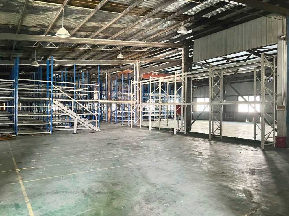 门口双向四车道,超大场地,有恒温库