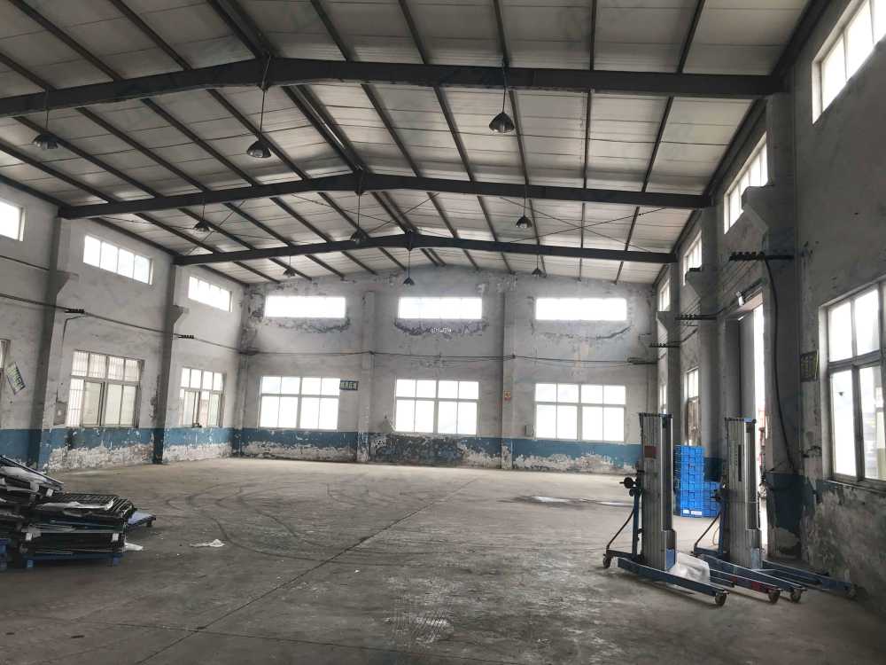独门独院,有牛腿可架行车