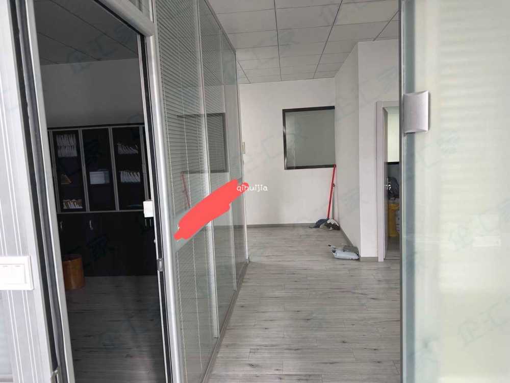 精装修带隔断,带办公室,采光好
