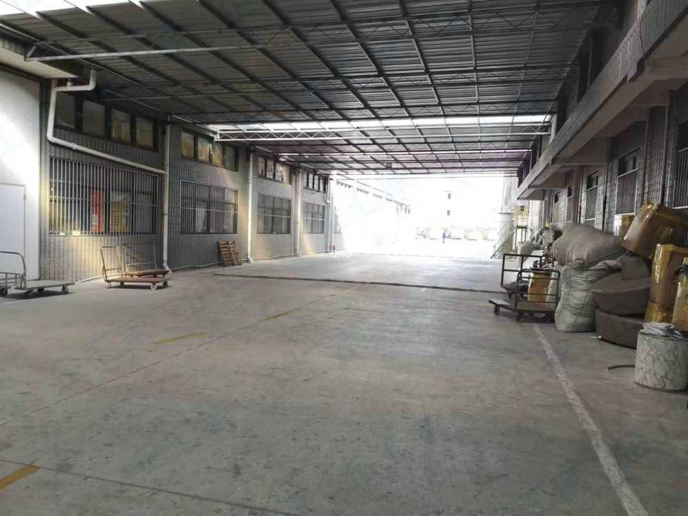 大车进出方便,距离地铁口近
