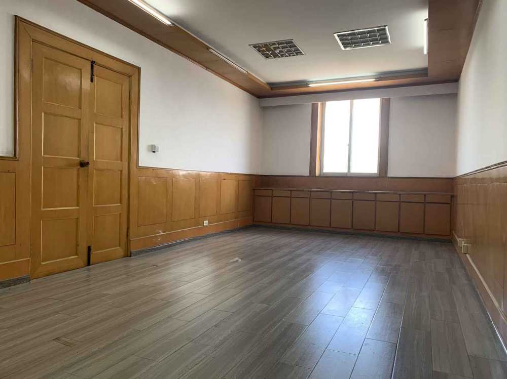 精装办公8间,宿舍12间