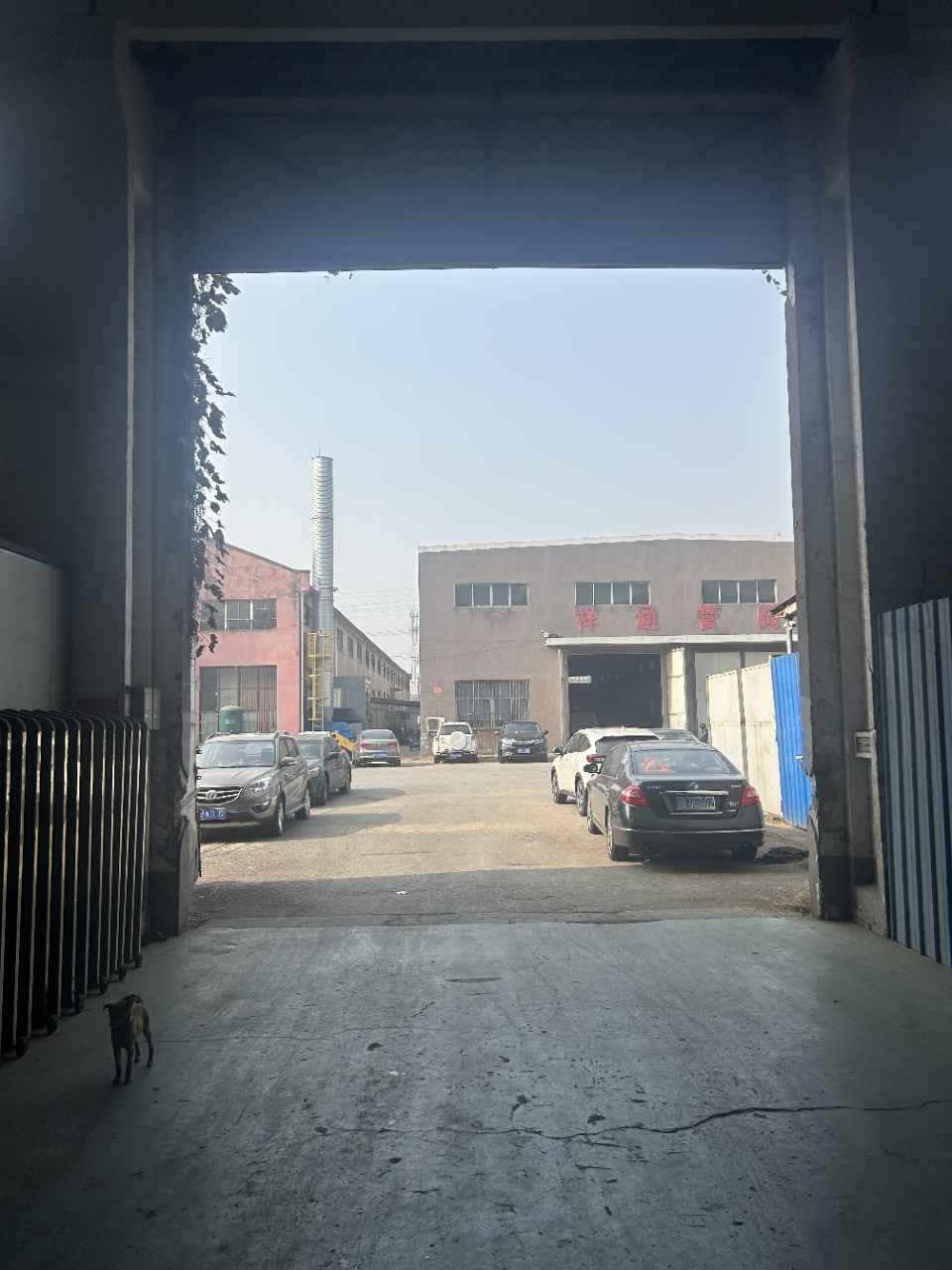 两部行车,机械性厂房,大车好进出