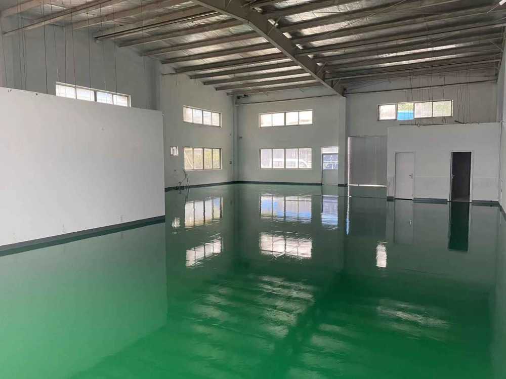 层高9米,无立柱,有食堂