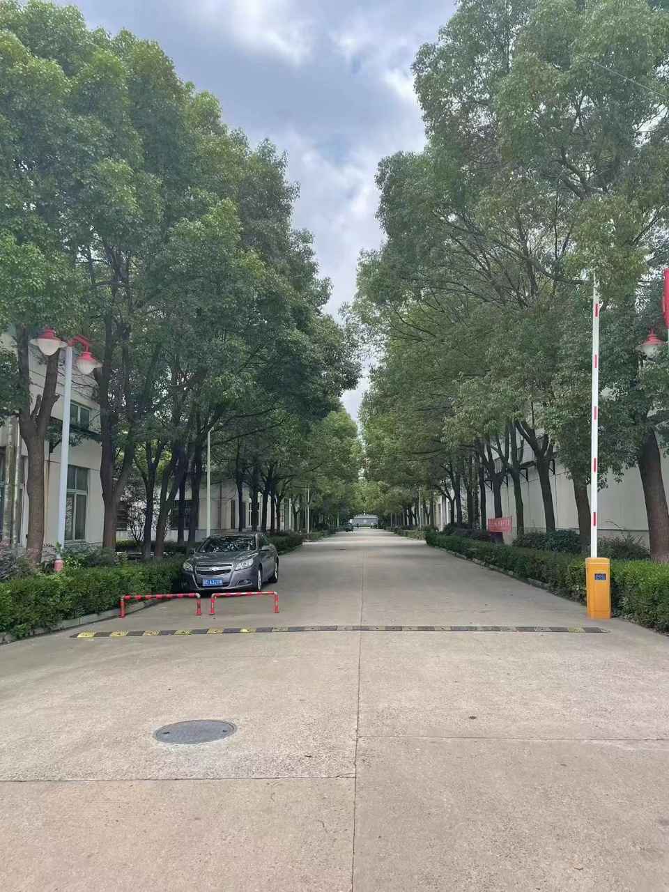 层高8米,电量830KVA,可架行车