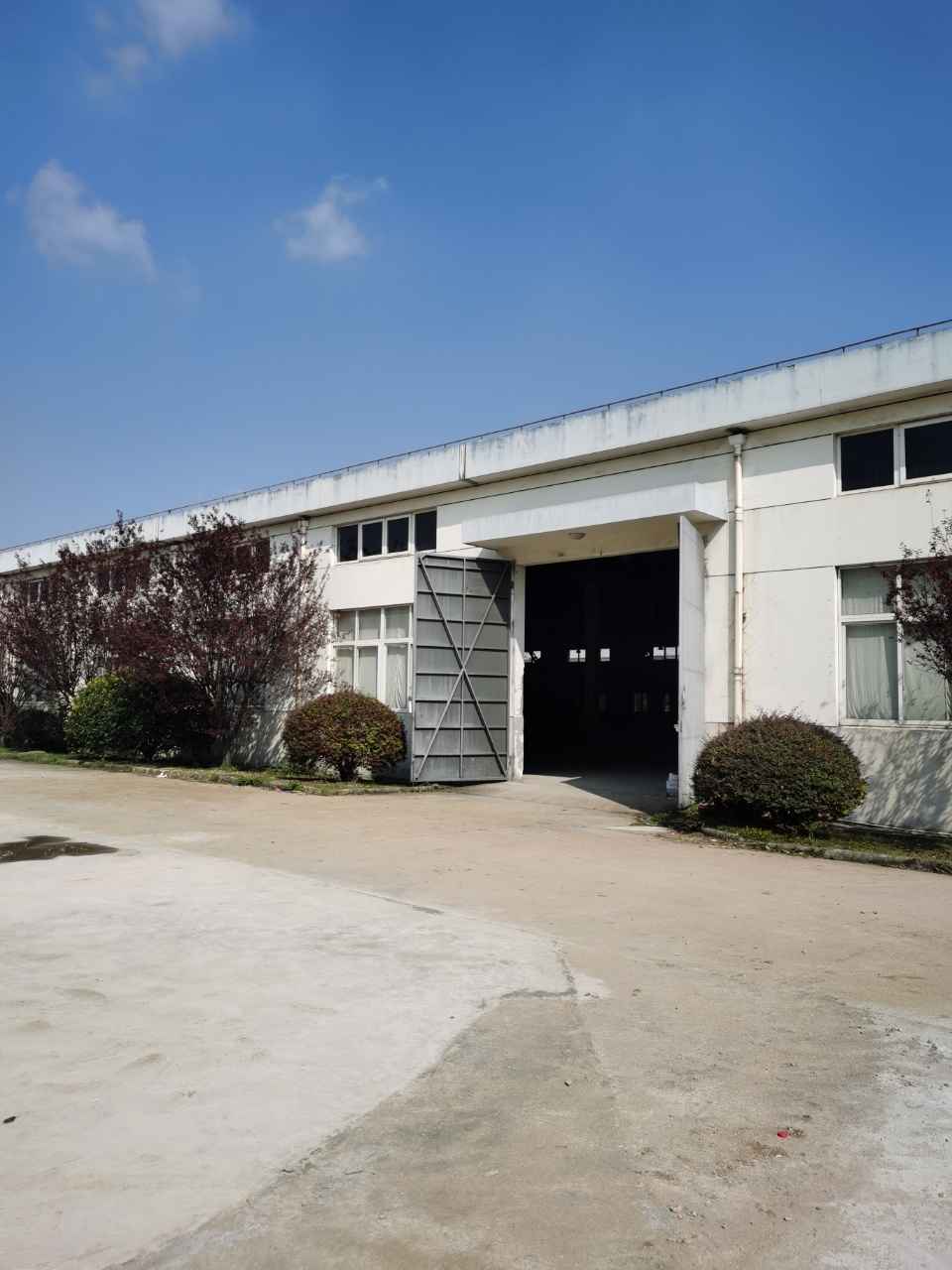 层高8米,电量830KVA,可架行车