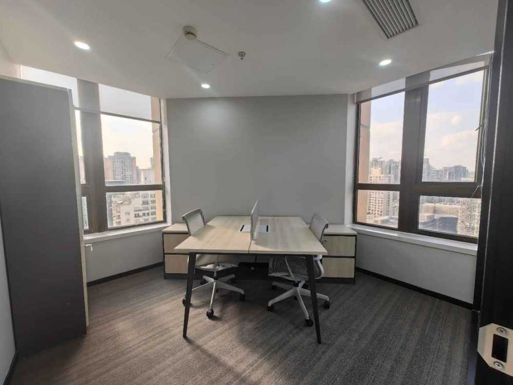 精装带家具,8个工位