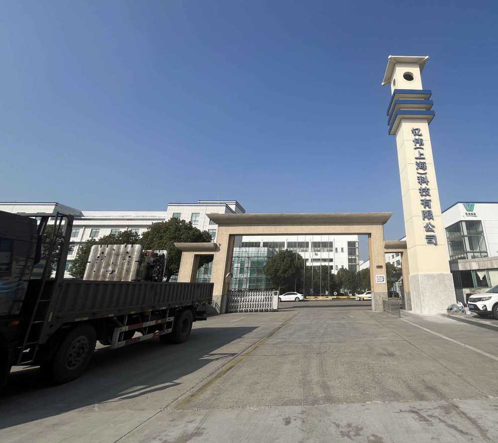 层高10米,可架行车,带办公楼