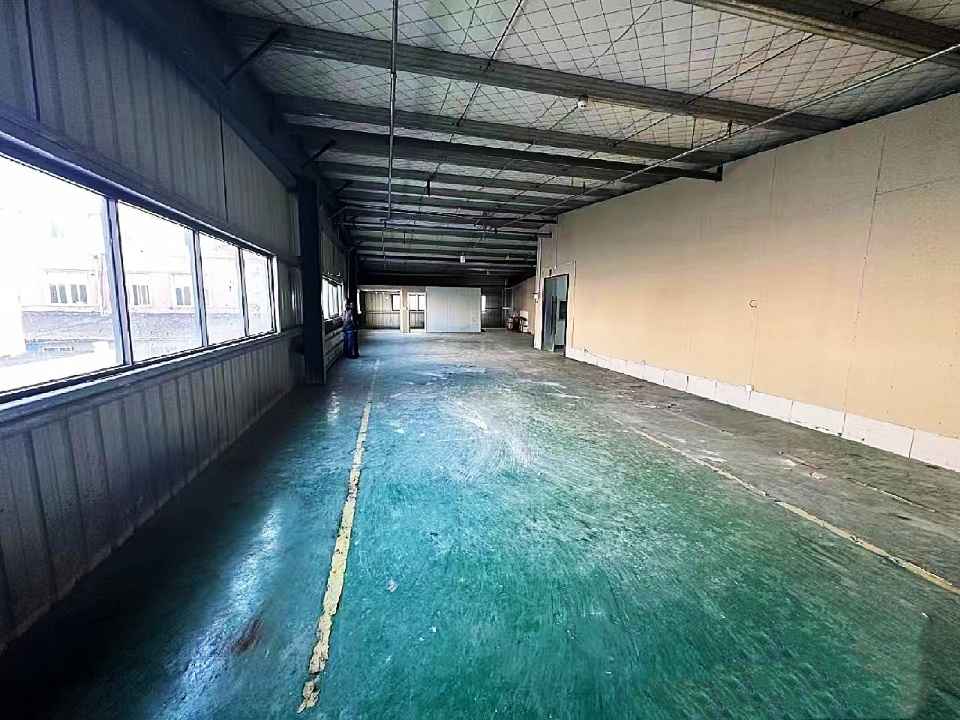 紧邻S20沪太路