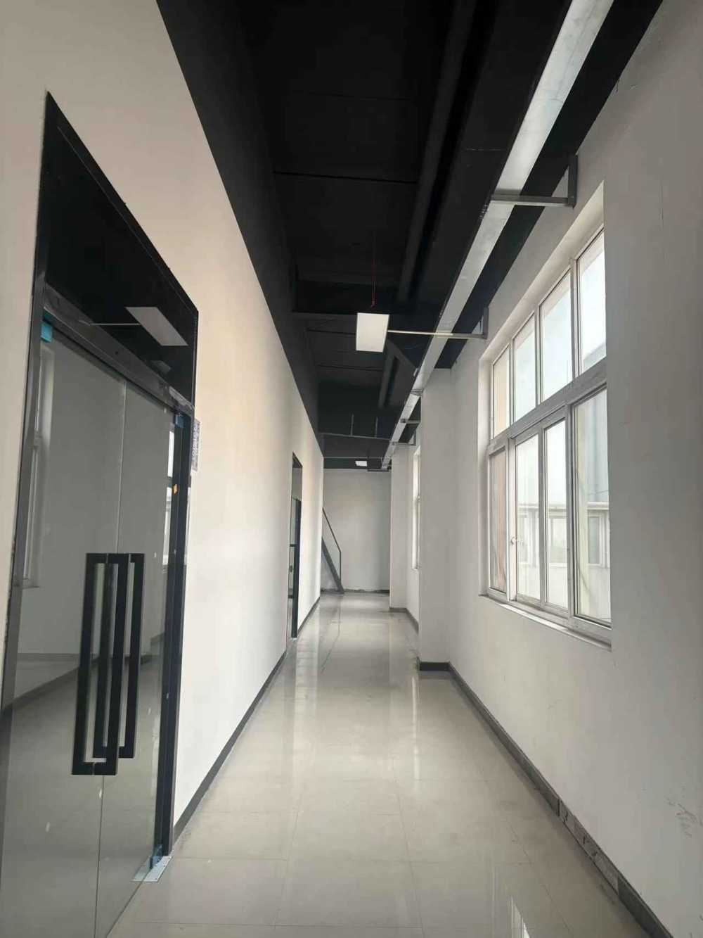 精装交付,两部2T货梯
