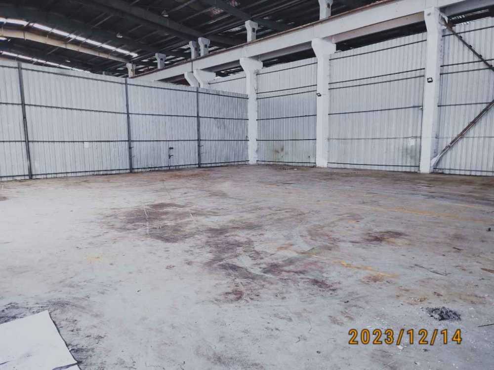 层高12米,无立柱,道路宽敞