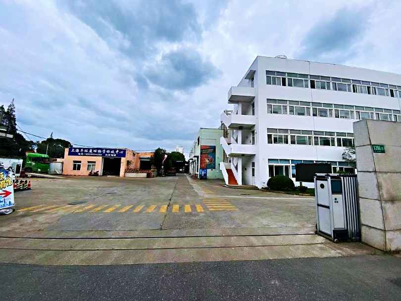 园区内道路宽敞