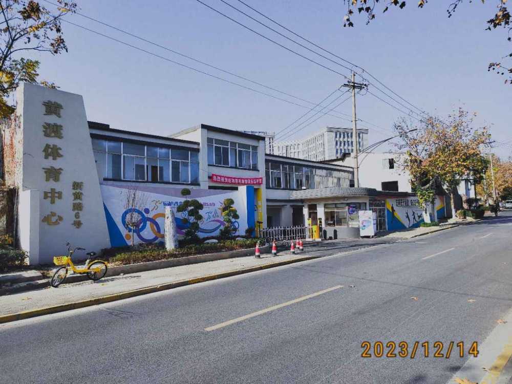 层高9米,配套办公住宿,大小可分割