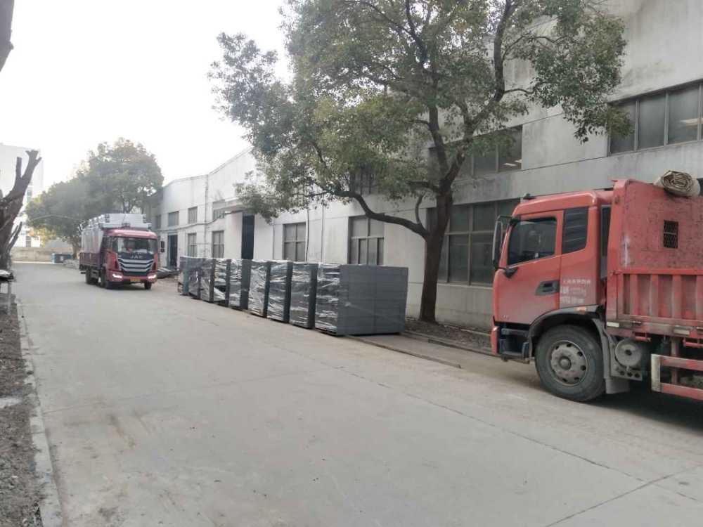 层高7米,配电350KVA