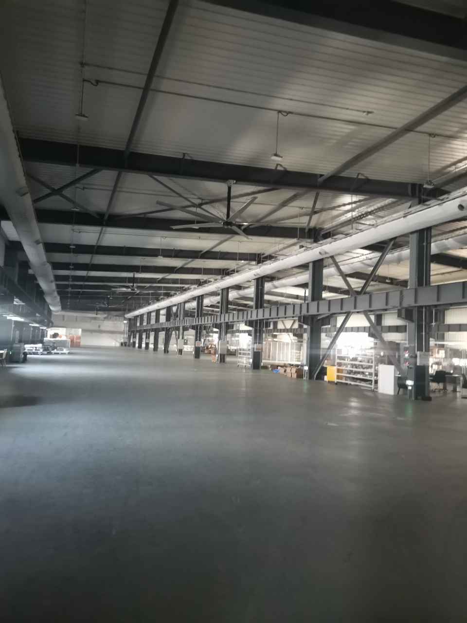 工业104地块,层高12米,配电2500KVA