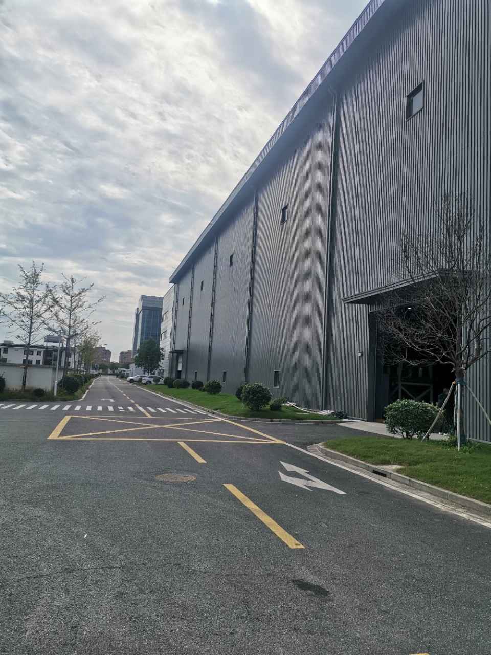 工业104地块,层高12米,配电2500KVA