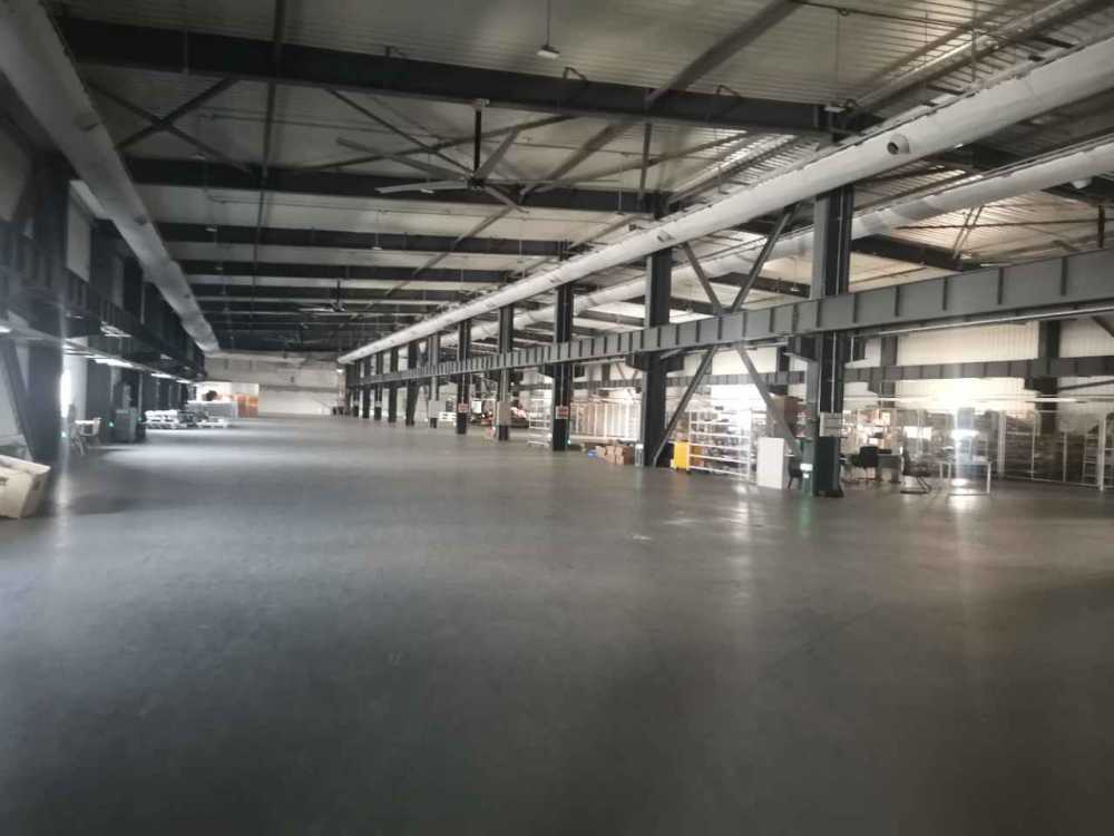 工业104地块,层高12米,配电2500KVA