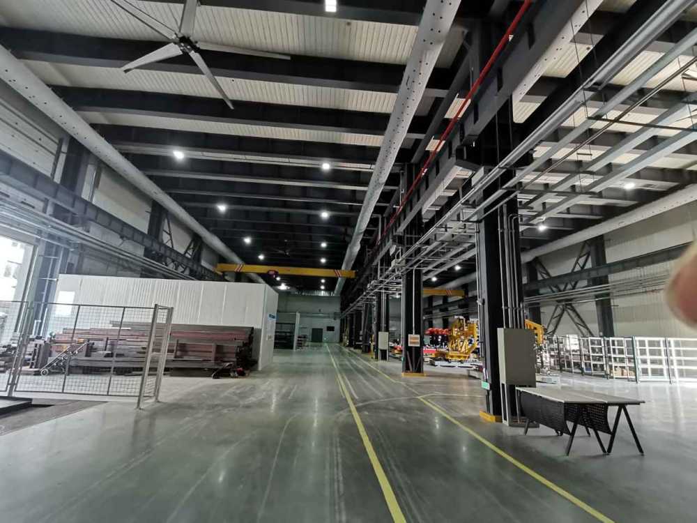 工业104地块,层高12米,配电2500KVA
