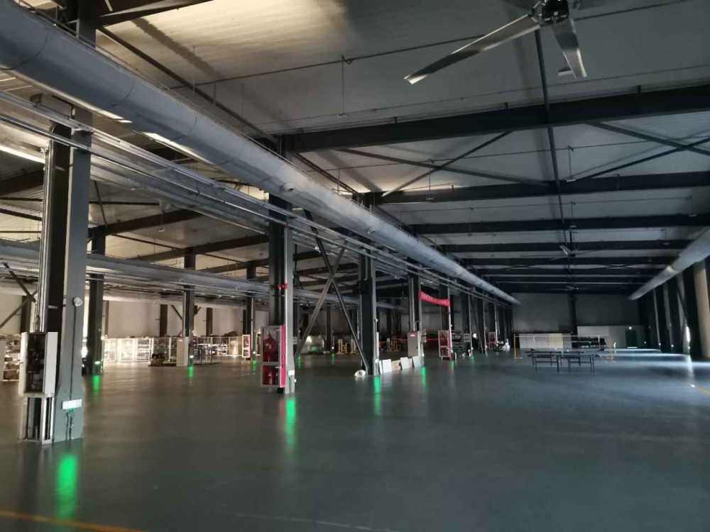 工业104地块,层高12米,配电2500KVA