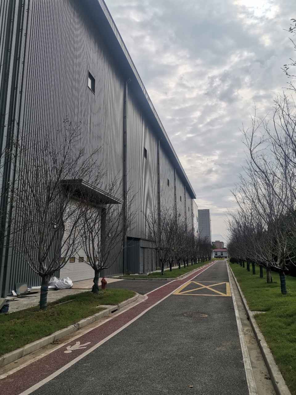 工业104地块,层高12米,配电2500KVA