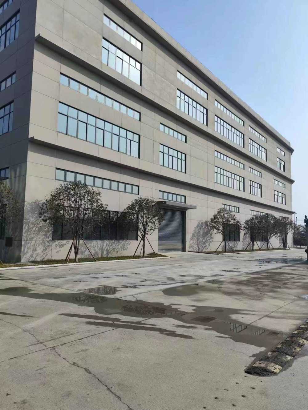 配有5吨两部大货梯,层高10米,交通便利,丙二类标准厂房