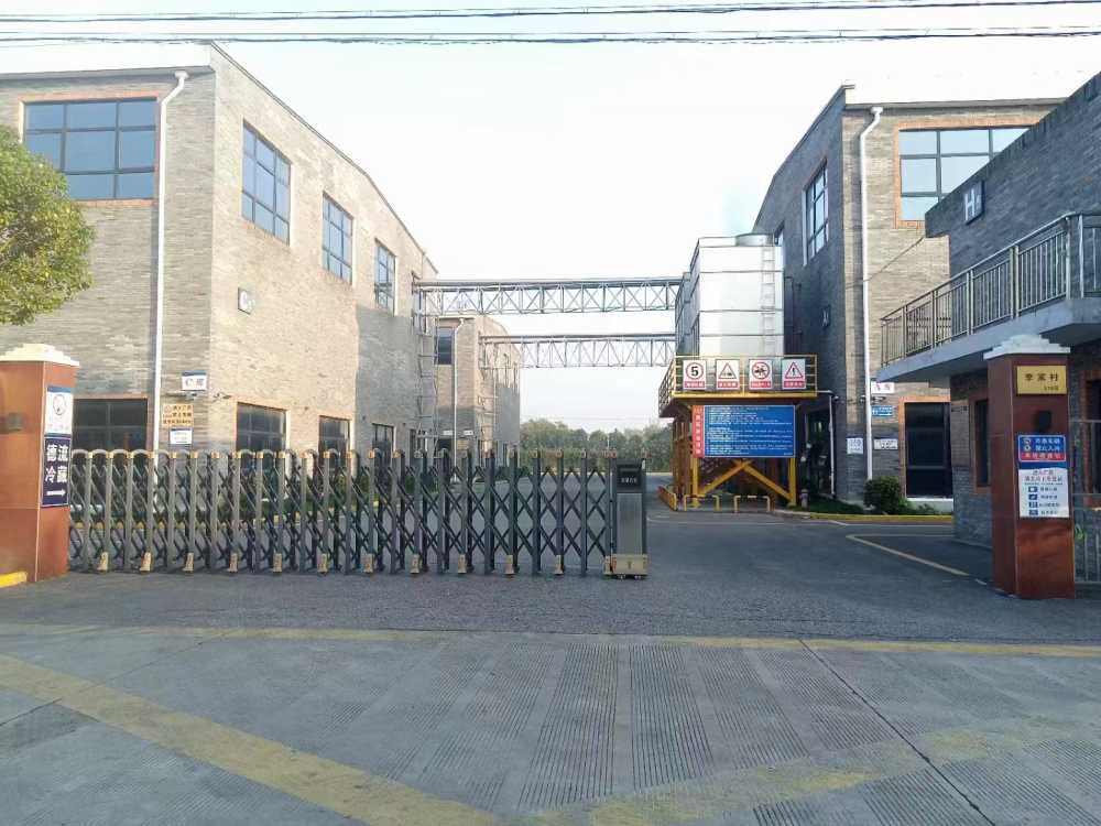 库内高度8.5米，,平台高度1.3米，,冷库温度－18度至－23度