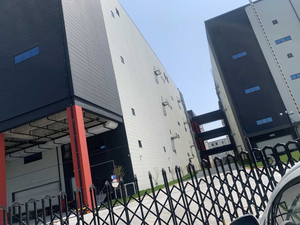 层高9米,丙二类消防,电梯五吨