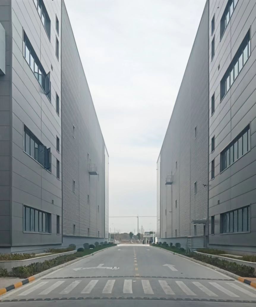 周边产业聚集,双层坡道库