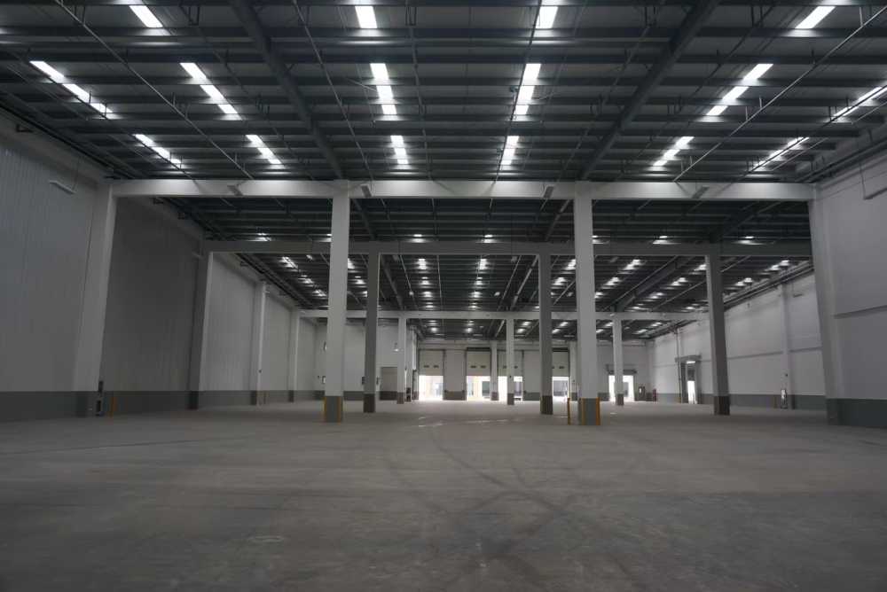 单价含物业含税、,空置10000平方