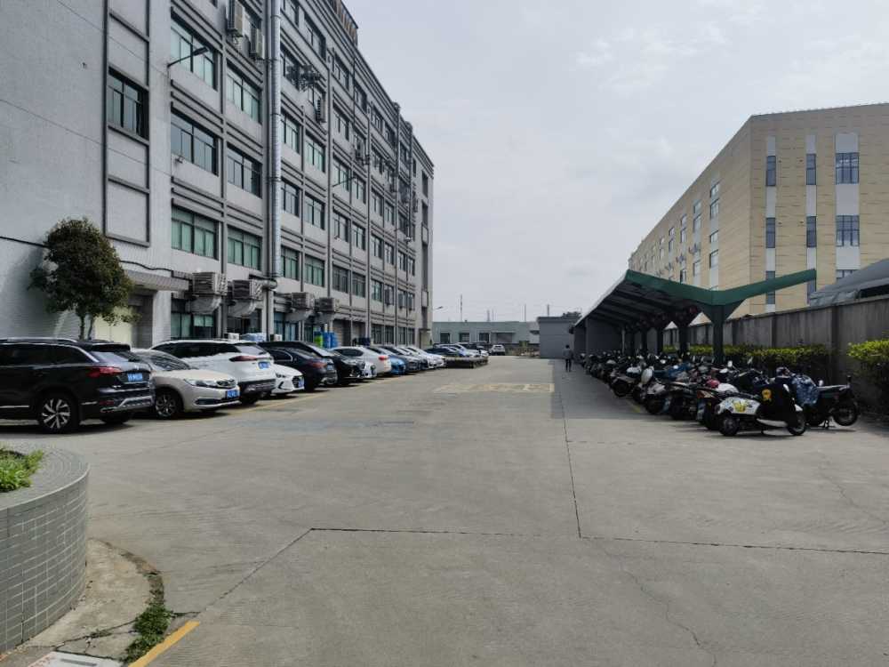 带停车场