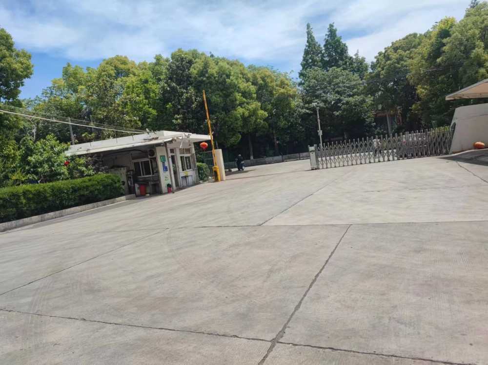 独门独院单层火车头厂房