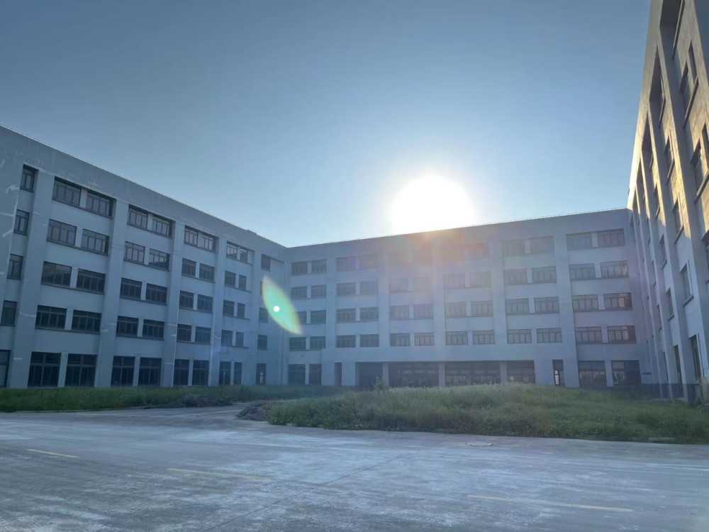 丙2类消防,独门独院,分割方便,6000平精装宿舍,可注册可环评