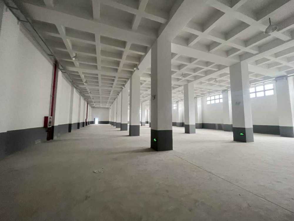 104地块，证件齐全可办环评，行业不限，无税收要求