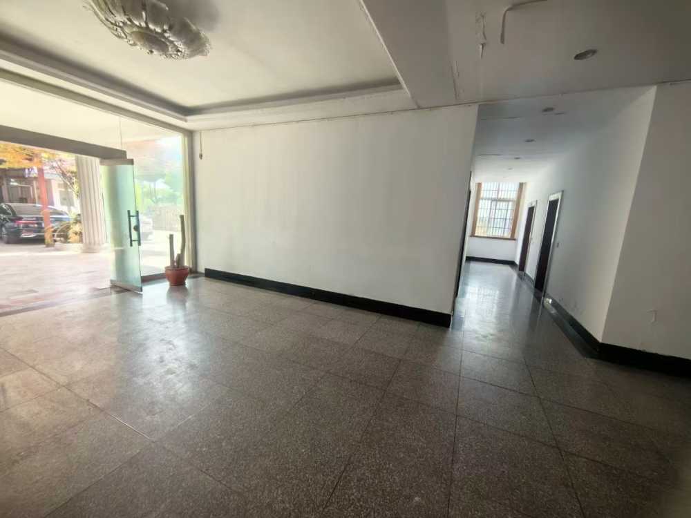 独门独院,带食堂