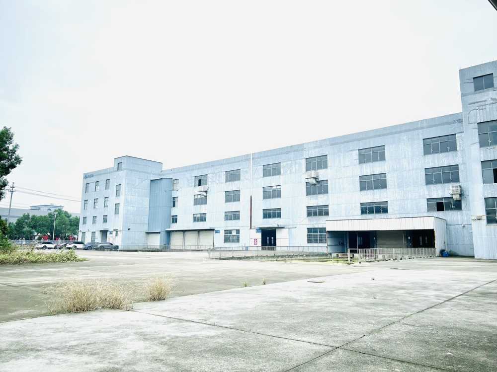 附带17.5米装卸平台多个，,货梯多部,无污染即可，可安装消防喷淋