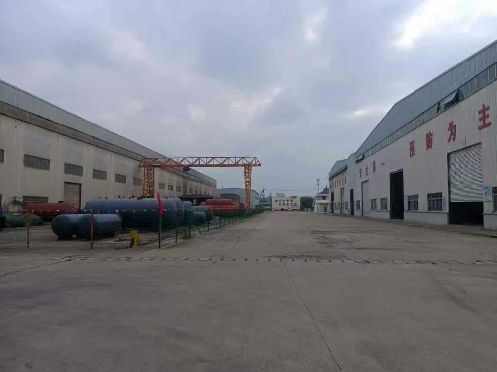 17米高仓库，,配套20台5-25吨行车，,室外有100吨龙门架