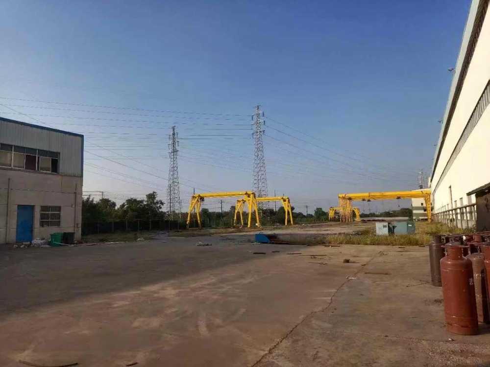 17米高仓库，,配套20台5-25吨行车，,室外有100吨龙门架