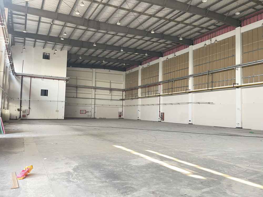 带10吨行车，,层高13米