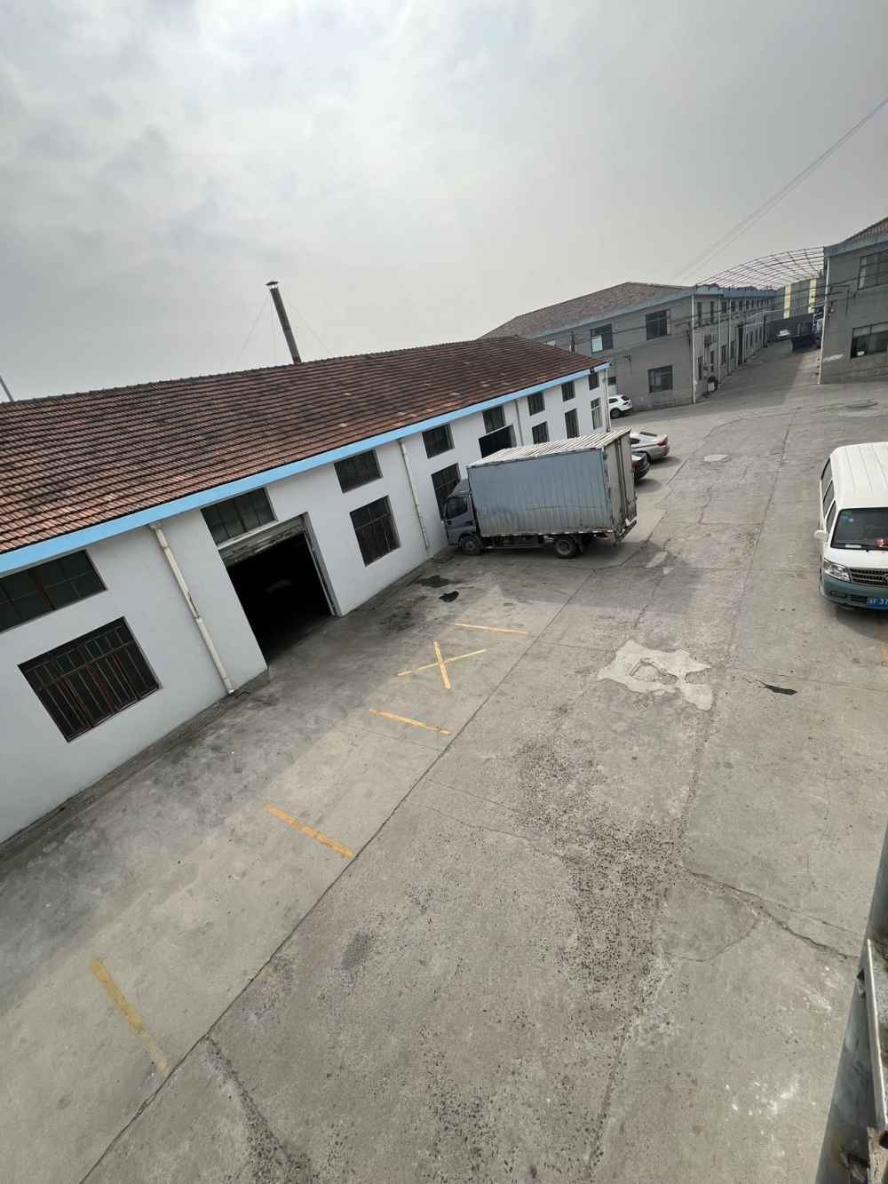 独门独院，,层高8米，