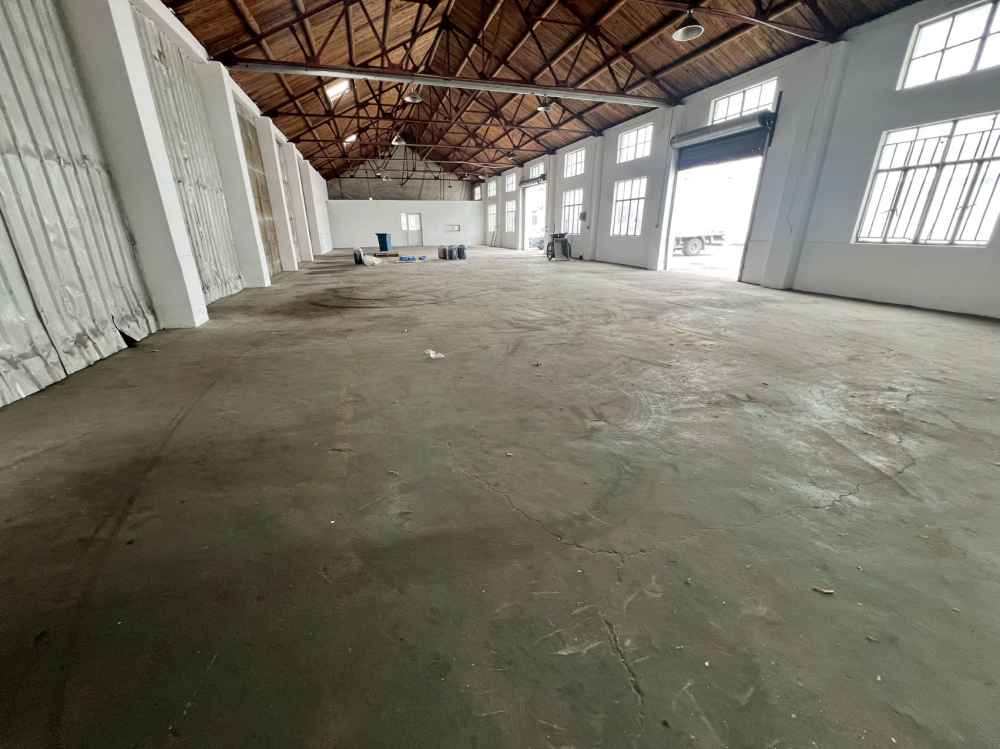 独门独院，,层高8米，