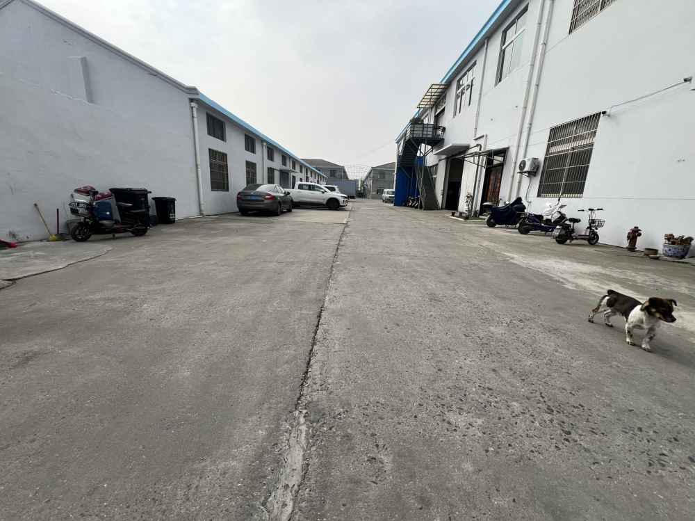 独门独院，,层高8米，