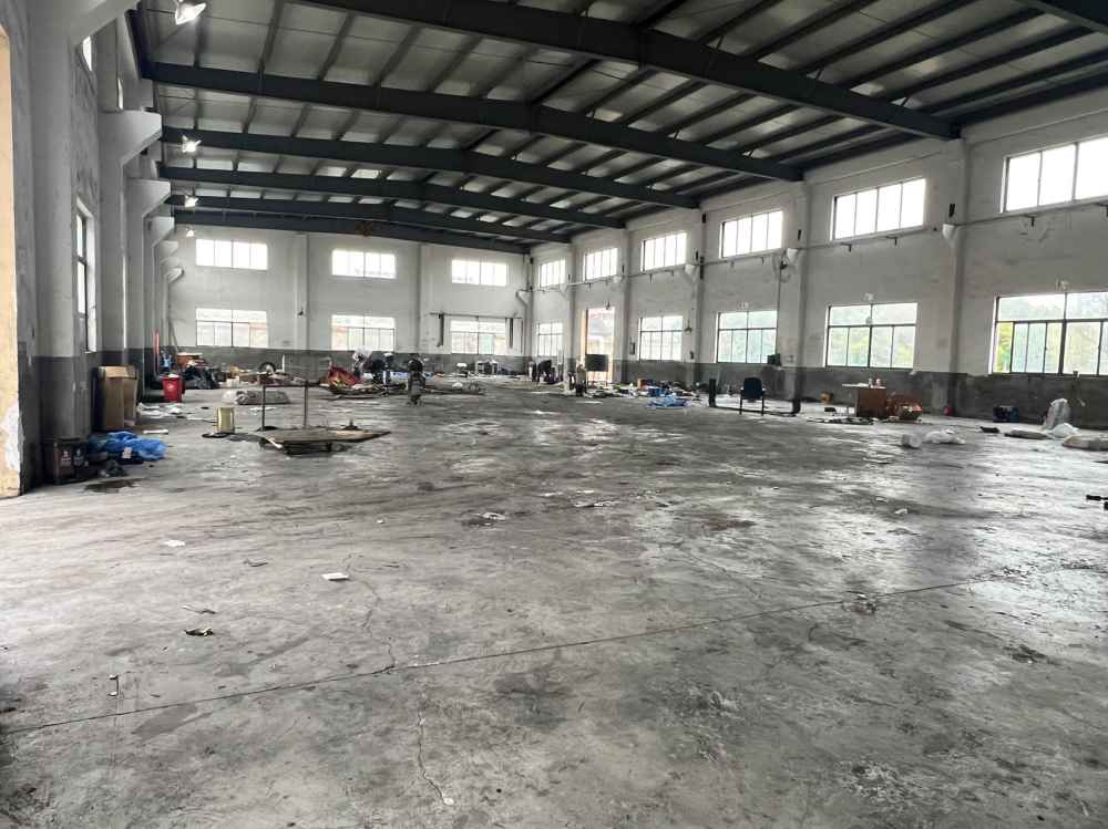 独门独院，,层高8米，