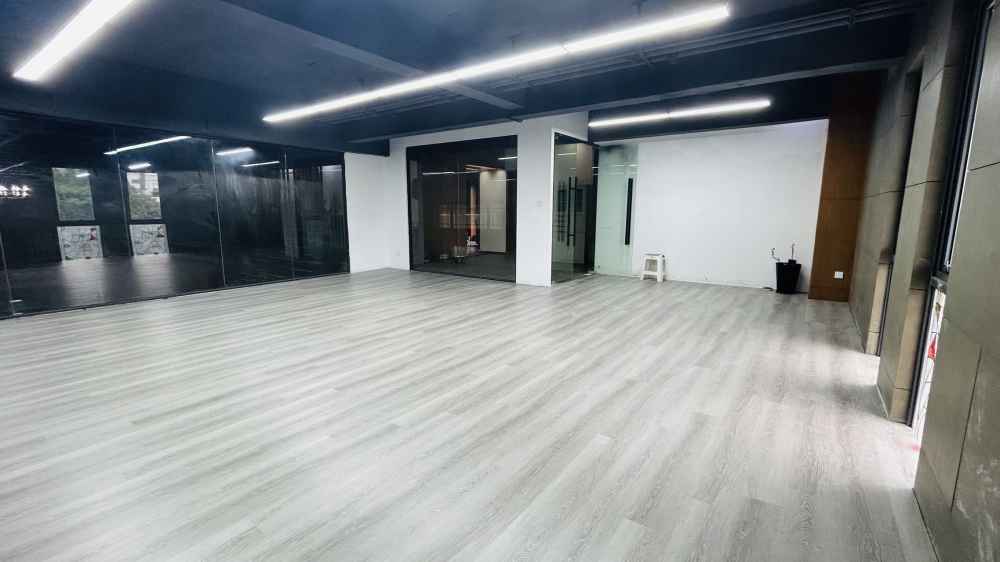 办公仓库及轻加工等无污染行业；