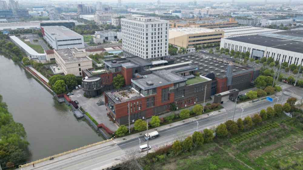 办公仓库及轻加工等无污染行业；