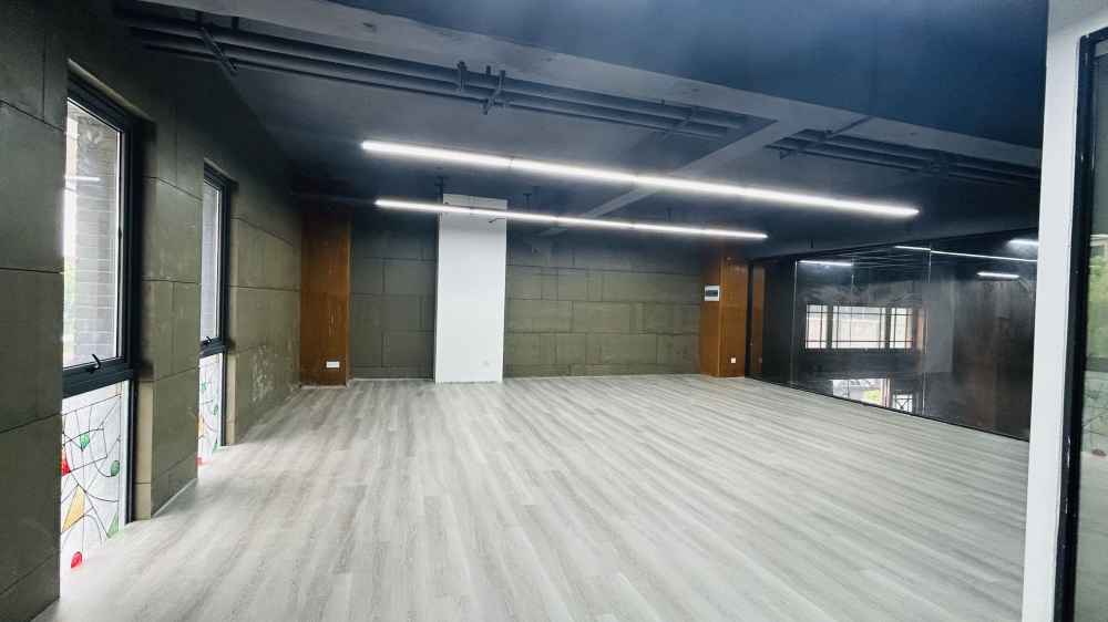 办公仓库及轻加工等无污染行业；