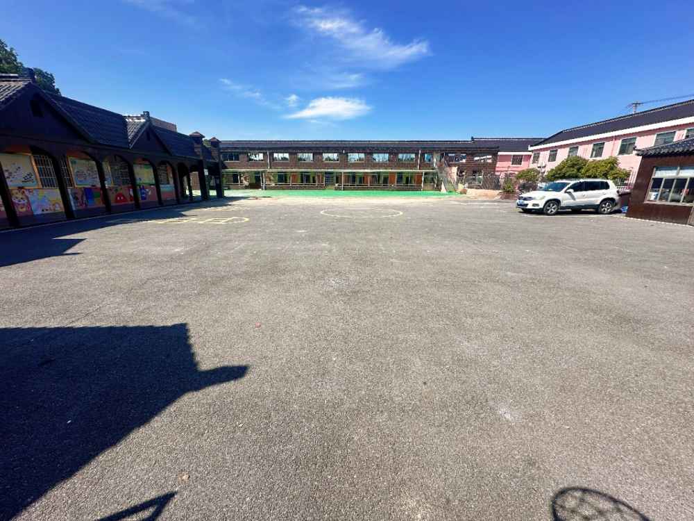 可以实地注册,有市政污水纳管,消防证件齐全